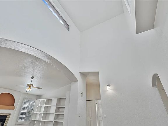 4th image of 3333 E Woodland Dr