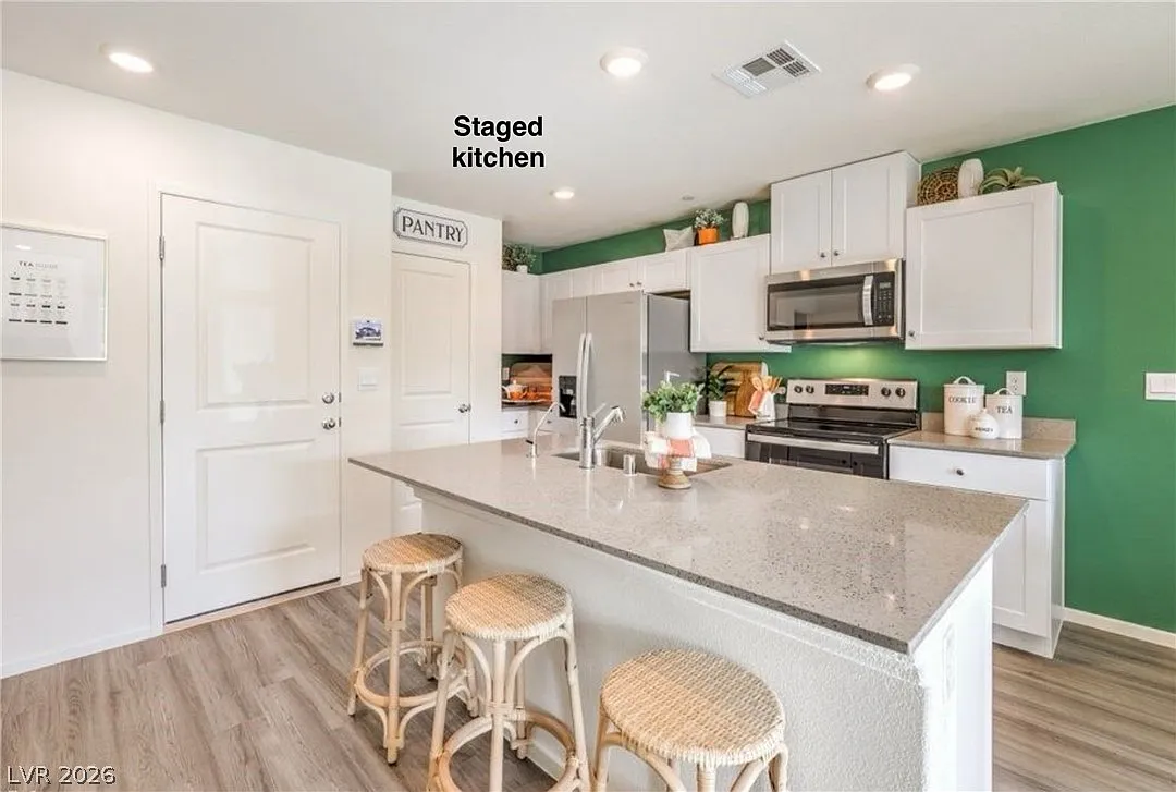 3 bed, 2.5 bath, 1417 sqft, $1,995 — Photo 3