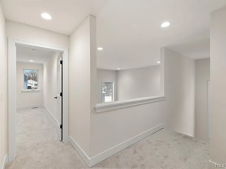 2911 Walsh Dr — Photo 33