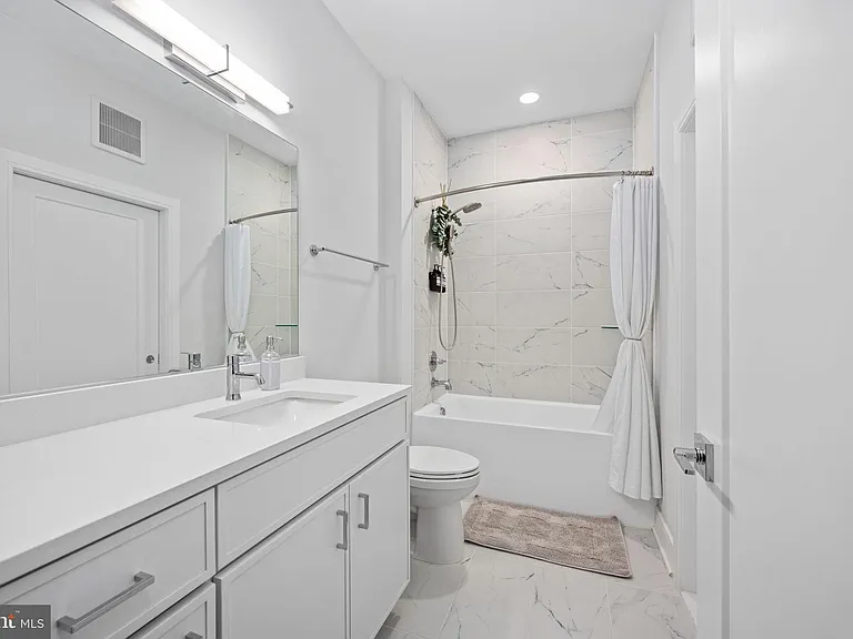 625 Slaters Ln #404 — Photo 51