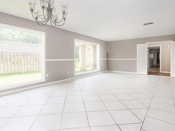 3rd image of 1701 Southwood Dr
