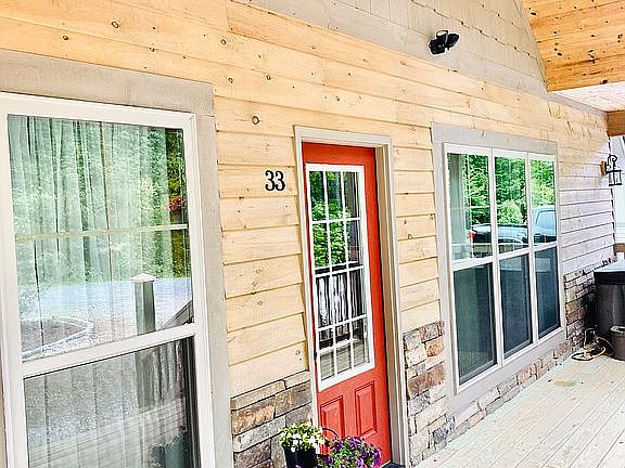 3rd image of 33 Drake Mountain Ln