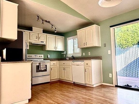 4th image of 3737 SE 68th Ave