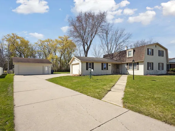 2085 E Vista Cir, De Pere, WI 54115