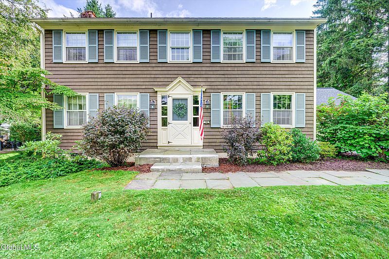 2nd image of 16 Macaffer Drive
