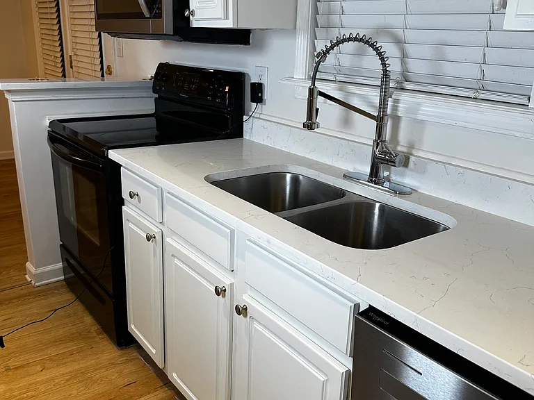 1002 Brighton Point — Photo 1