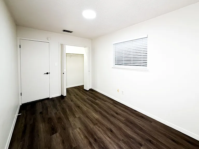 115 S Frio St #A — Photo 9