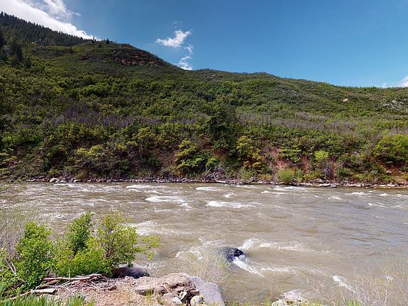 2nd image of 101 River Rd