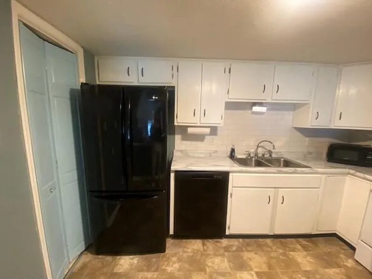 1625 Woodrow Dr #403 — Photo 2