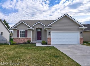 4500 Cross Creek Blvd, Burton, MI