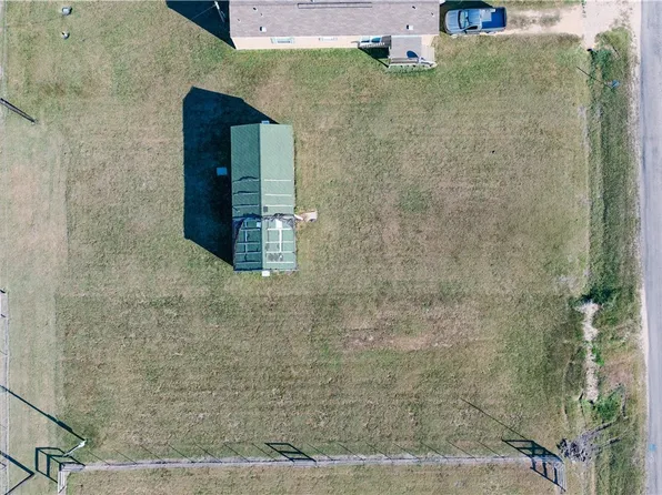 1306 W Ben Tindall Ave, Seadrift, TX 77983