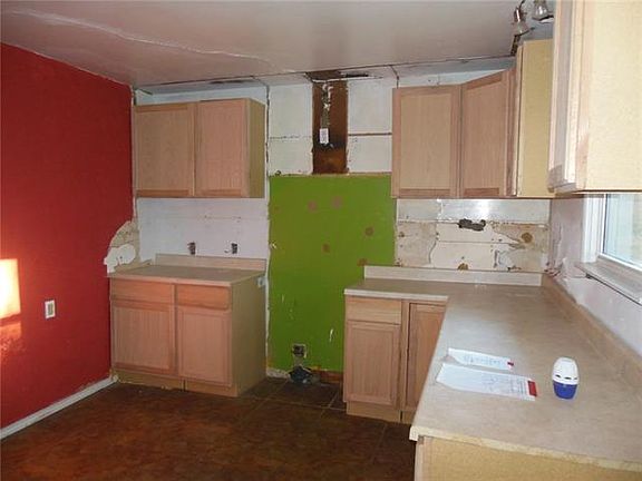 5th image of 4716 Staples Ave