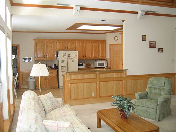 Family Rm Open To Kitchen/Bkfst Nook