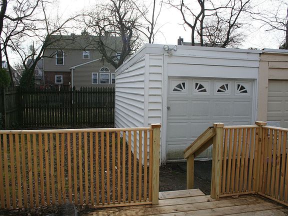 3rd image of 728 Anderson Ave