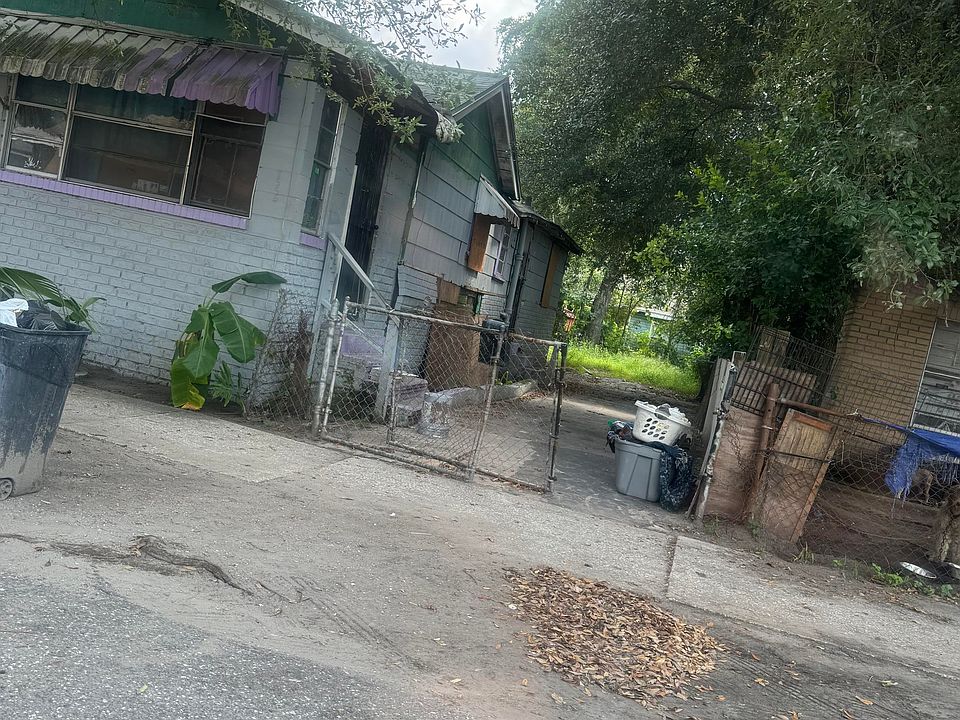 2nd image of 1554 E 25TH Street