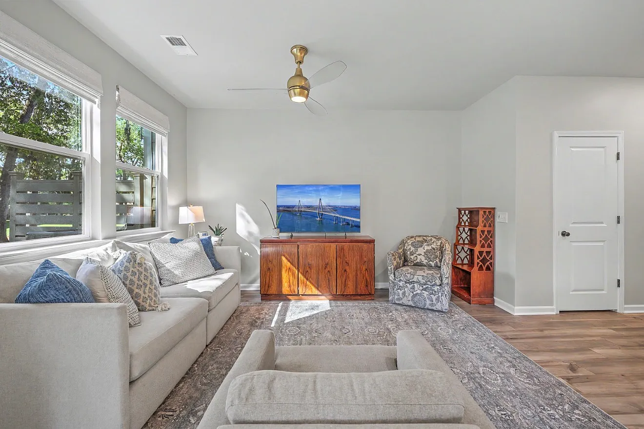 3 bed, 2.5 bath, 1524 sqft, $2,500 — Photo 3