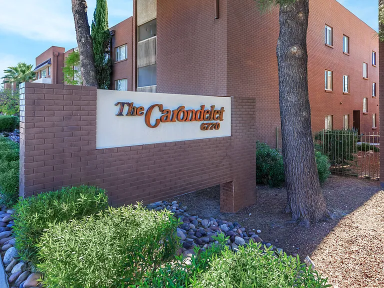 Carondelet Apartments — Photo 19