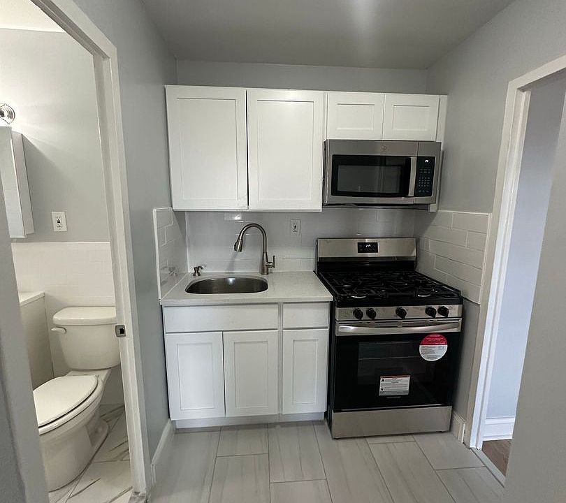 2nd image of 117 Parkview Ave APT D3