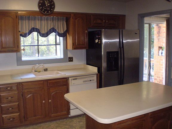 Another view of kitchen