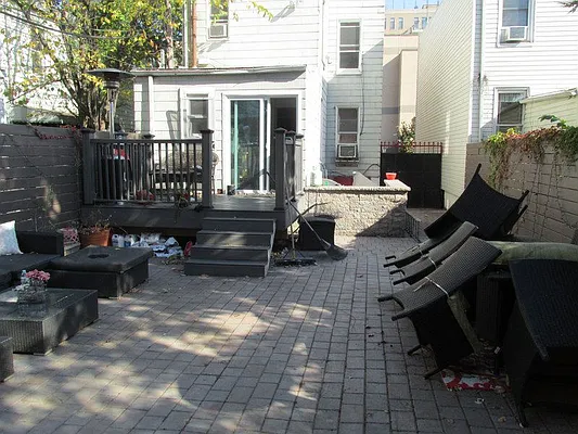 Rented by Windsor Homes Realty Corp | media 4