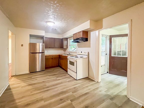 4th image of 2303 Maclin Cir