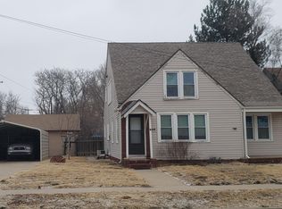 8 S Cleveland St, Hutchinson, KS 67501