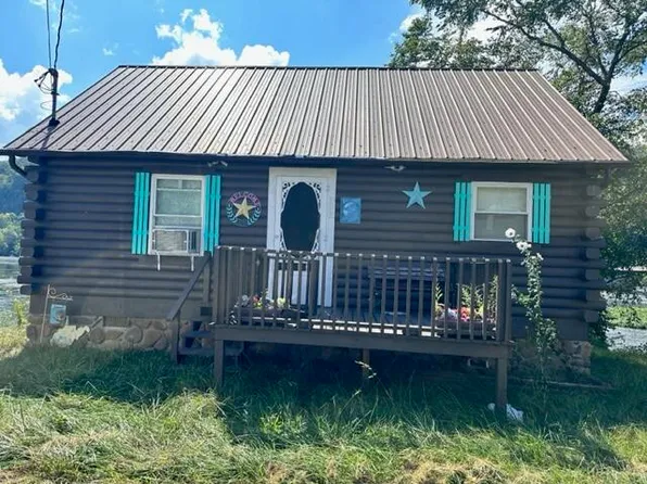 112 Riverside Dr, Hinton, WV 25951