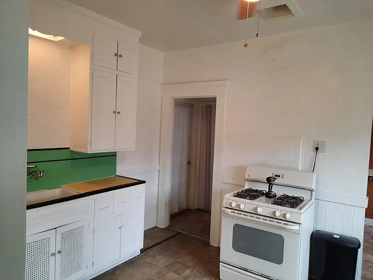 411 S Pilgrim St #A — Photo 10