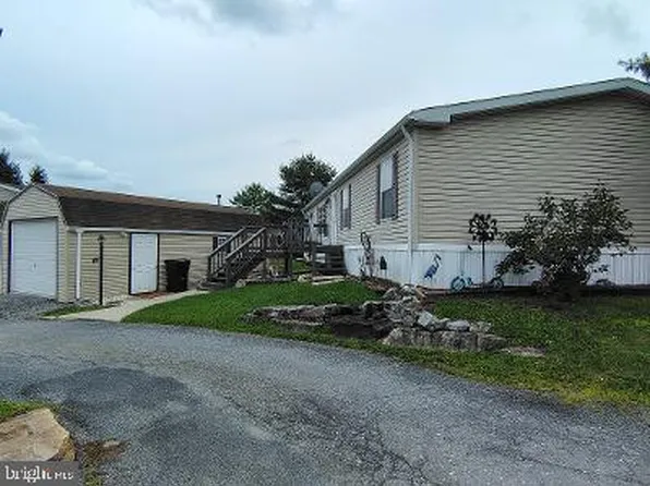 2 Genesis Blvd #A, New Ringgold, PA 17960