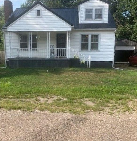 1st image of 905 4th St