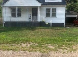905 4th St, New Haven, WV 25265