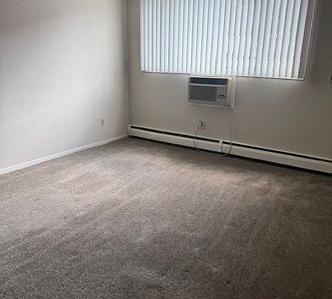5th image of 2100 Aldrich Ave S APT 104