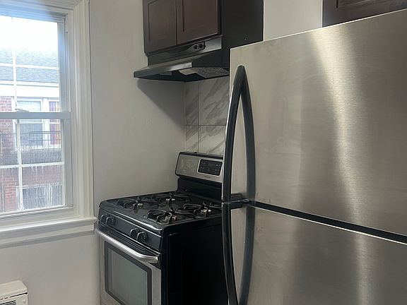 4th image of 26 Beaumont Pl #18