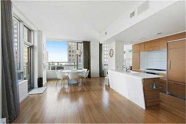 Rented by R New York | media 37