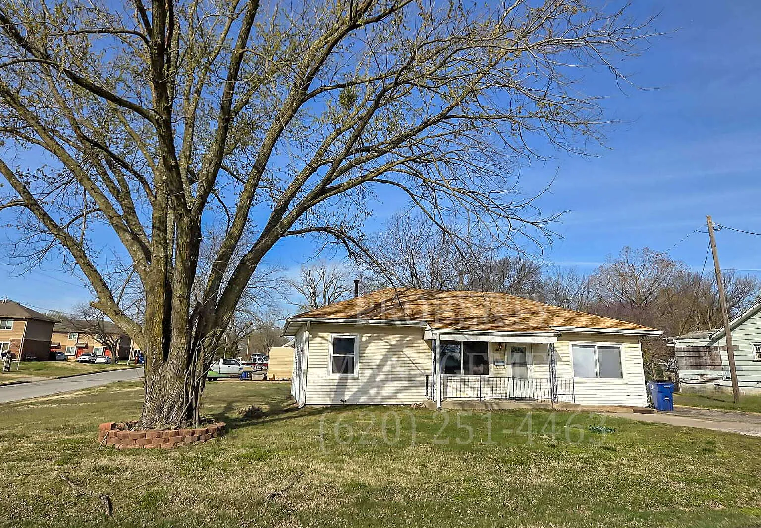 3 bed, 1.0 bath, 1170 sqft, $1,000 — Photo 1