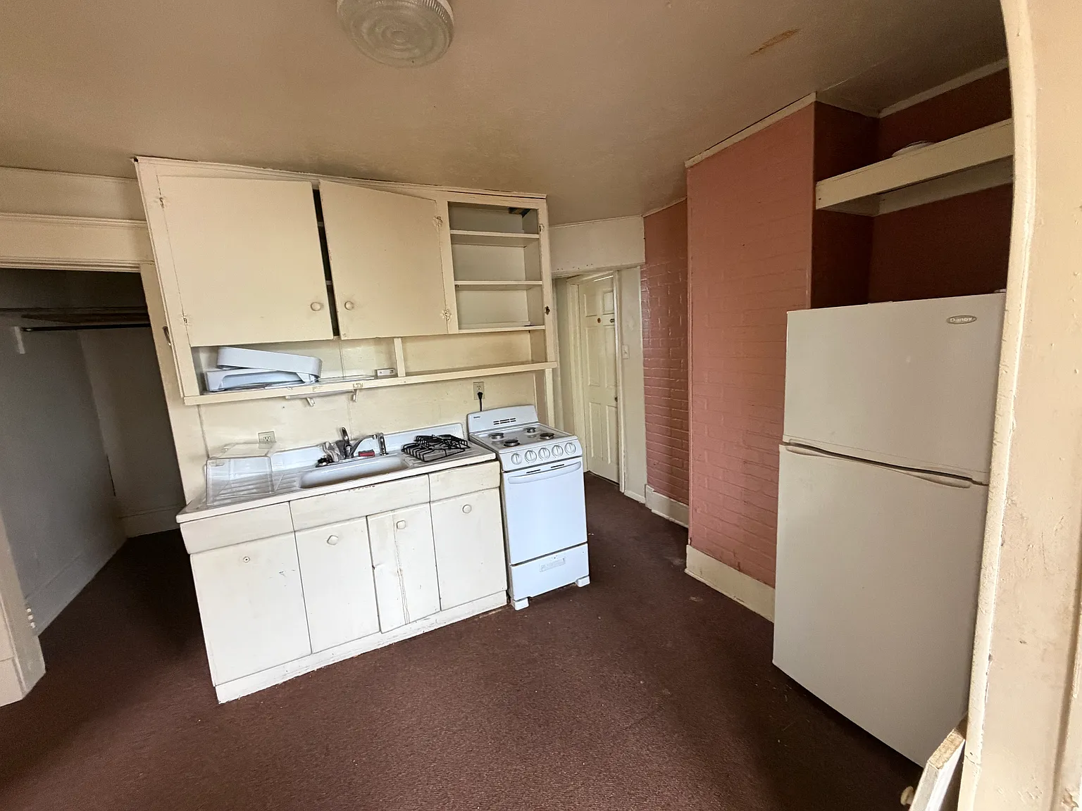 Studio, $725 — Photo 2