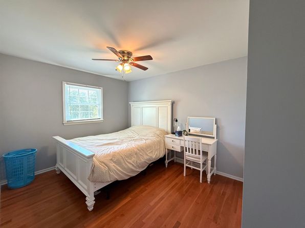 243 Garden Lakes Dr, Blacksburg, SC 29702
