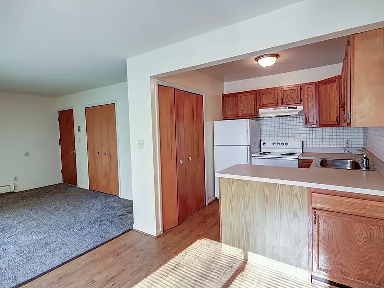 Fairfield Arms Apartments — Photo 21