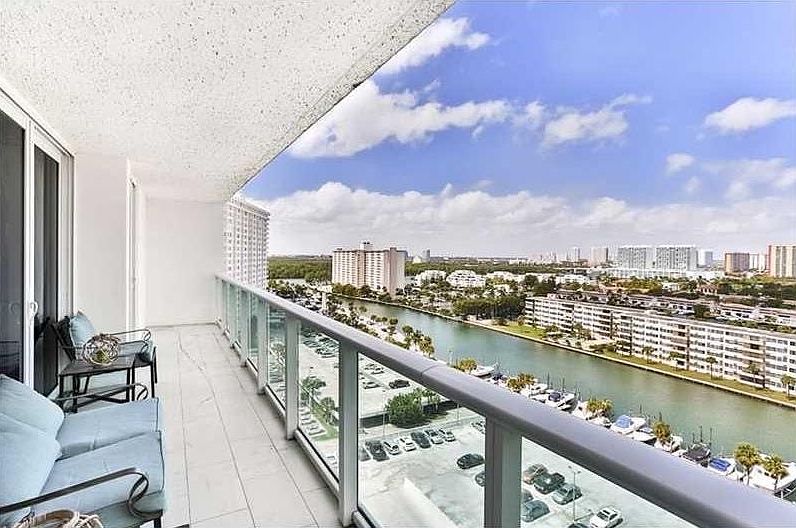 1st image of 100 Bayview Dr APT 1529E