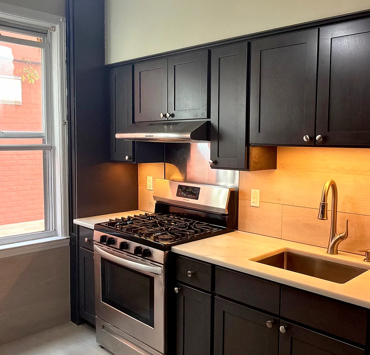 3 bed, 1100 sqft, $3,100 — Photo 1