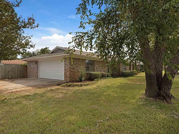 3rd image of 2779 Venetian Ct