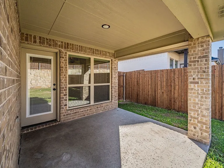 1625 Town Creek Cir — Photo 3