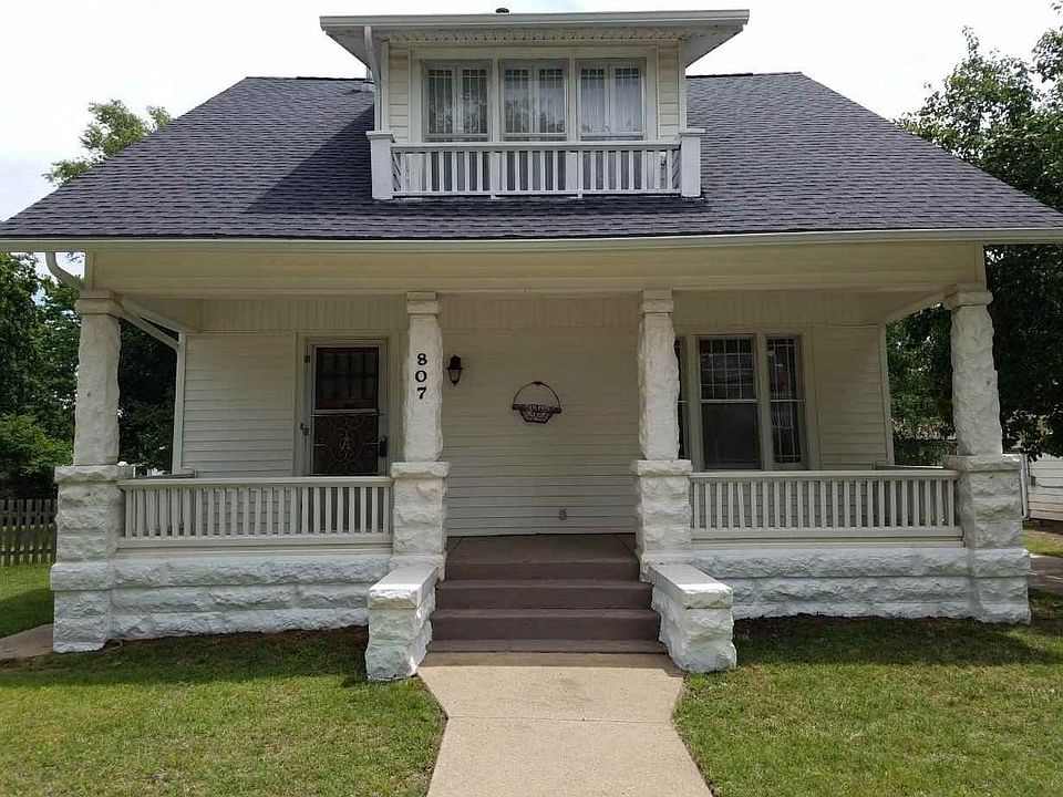 1st image of 807 N Olive St