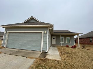 809 Lakeview Dr, Moore, OK 73160