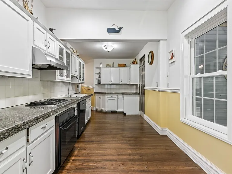 245 Main St #1 — Photo 8