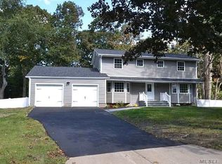 33 Pheasant Dr, Commack, NY 11725