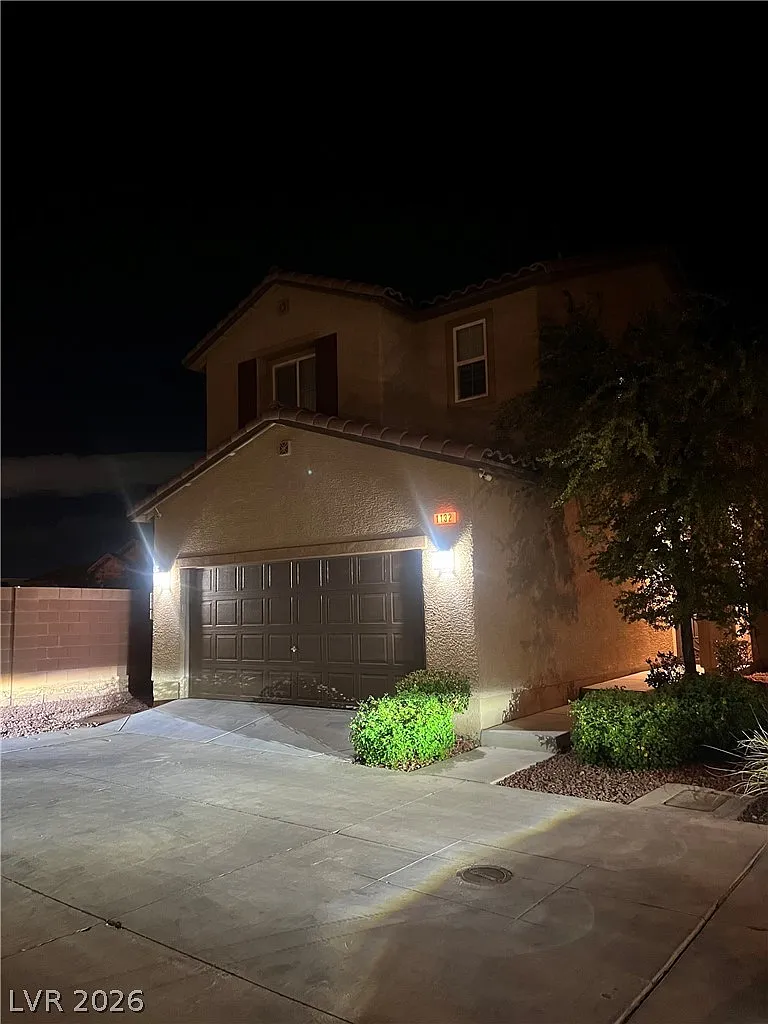 3 bed, 2.5 bath, 1390 sqft, $2,150 — Photo 2
