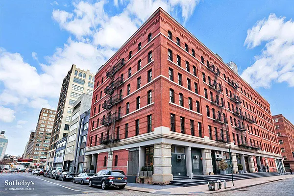 Sold by Sotheby's International Realty | media 38