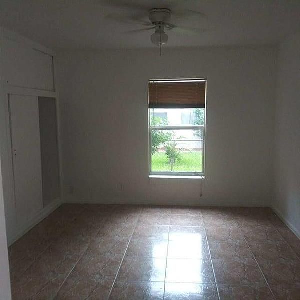1st image of 1001 S E St #2