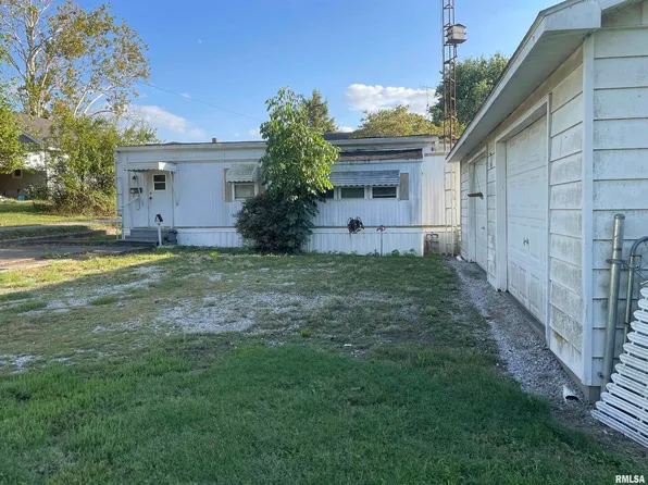 312 E Randolph St, Mc Leansboro, IL 62859